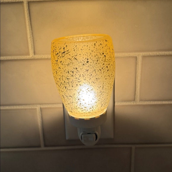 Scentsy Wall Plug-In Warmer - Picture 3 of 3
